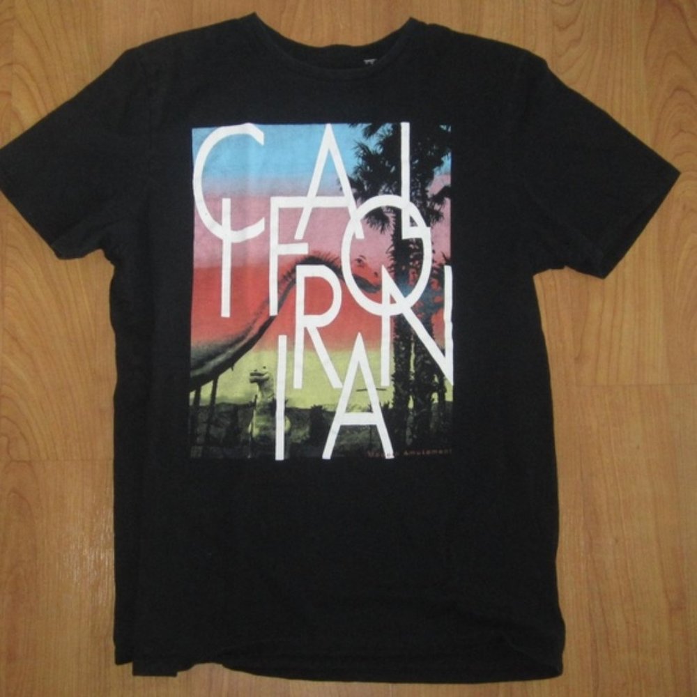 Blk Modern Amusement short sleeve t-shirt size Med